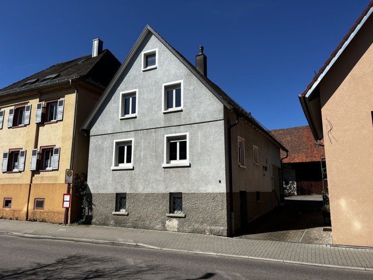 Vorderansicht Karlsbad / Langensteinbach Einfamilienhaus Einfamilienhaus auf sehr gro�em Grundst�ck in Kalrsbad/Langensteinbach!