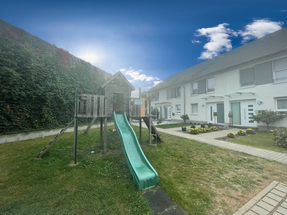 Spielplatz vor dem Haus Reihenendhaus Rheinstetten / Forchheim
