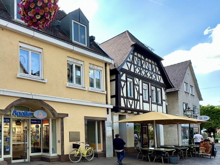 Eingang rechts neben dem Fahrrad Maisonettewohnung Ettlingen