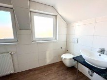 G�ste WC Riesige und lichtdurchflutete Maisonettewohnung mit Garten