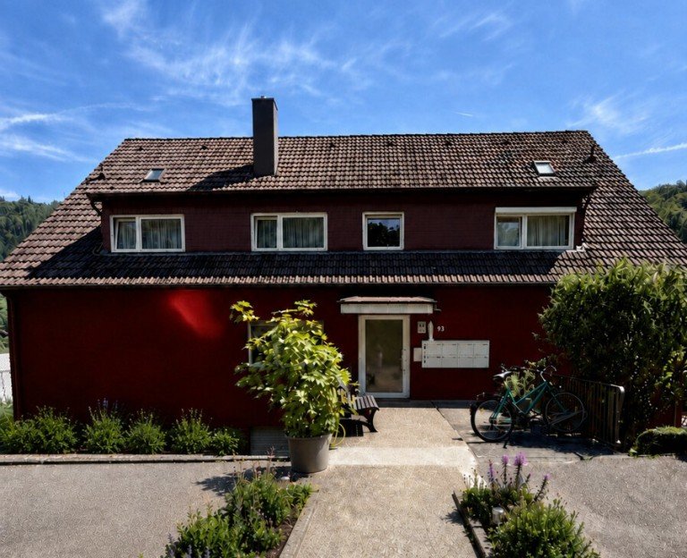 Hausansicht (KI-Visualisierung) Bad Herrenalb - Bad Herrenalb Erdgeschosswohnung Wohnkomfort im Gr�nen - gro�z�gige 3-Zimmer-Wohnung mit Balkon und Stellplatz in Bad Herrenalb