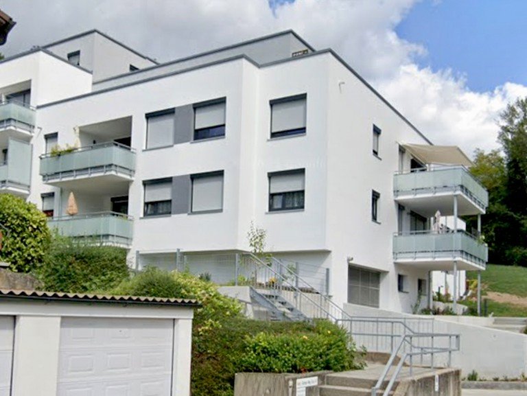 Seitliche Hausansicht Schorndorf Erdgeschosswohnung Exklusive, moderne Eigentumswohnung in Schorndorf