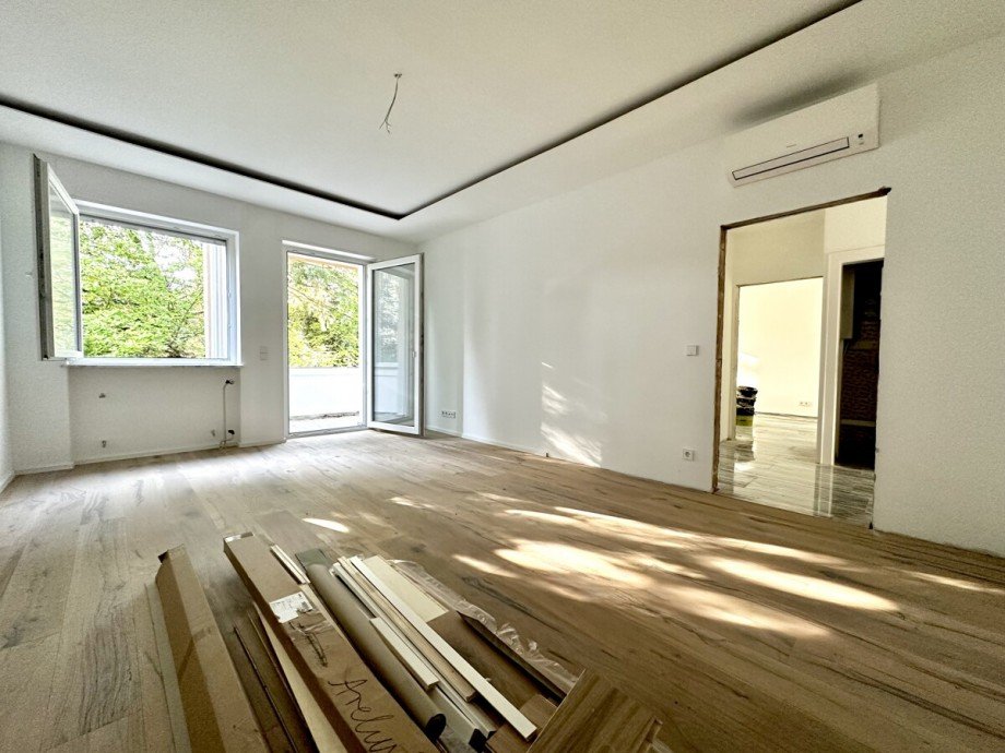 Schlafzimmer mit Zugang zur Loggia Erdgeschosswohnung Karlsruhe / Weiherfeld-Dammerstock