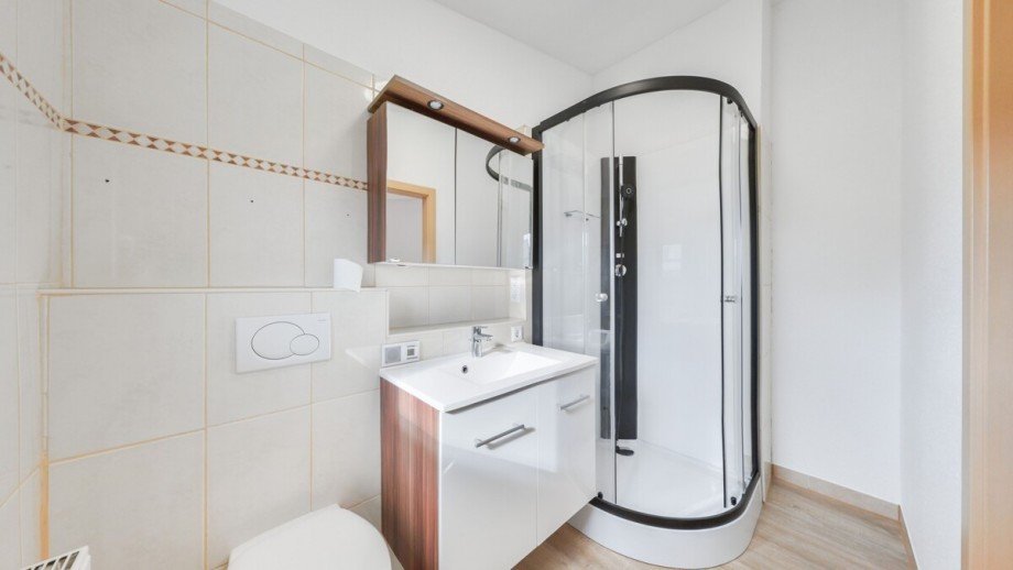Badezimmer im Dachgeschoss mit direktem Zugang vom Schlafzimmer Reihenendhaus Baden-Baden