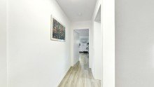 Flur Wohnung 2 (KI generiert) Zwei Wohnungen, ein Zuhause: Seltene Gelegenheit in Bad Herrenalb