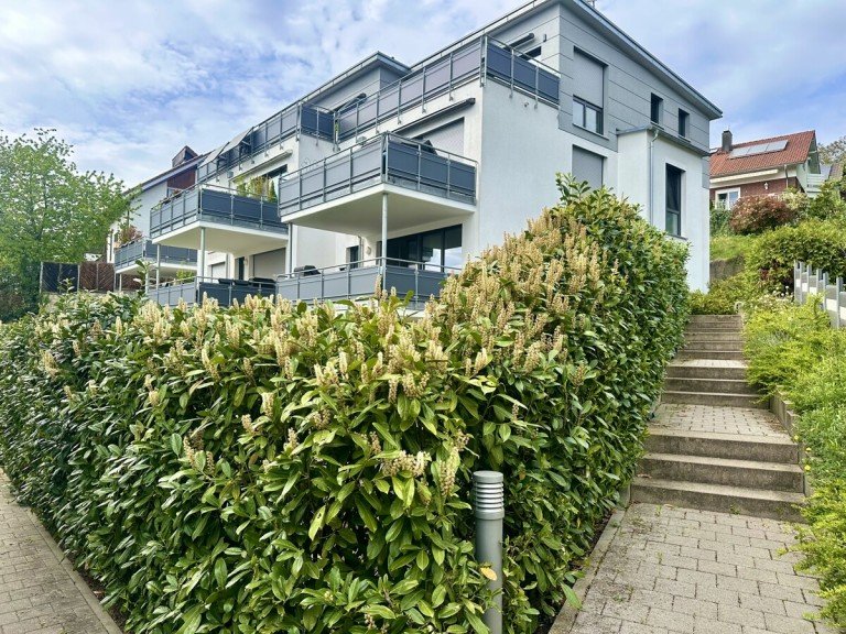 Wohnung im Hinterhaus Weissach - Weissach Erdgeschosswohnung Exklusive 3- Zimmer-Wohnung mit gro�z�gigem Balkon und Terrasse