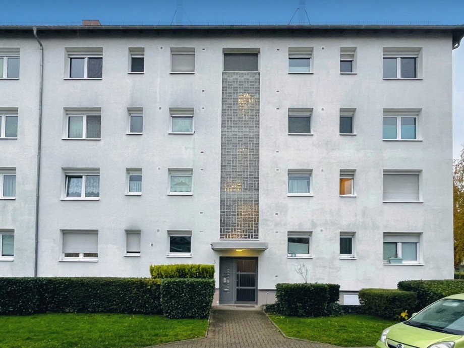 Hausansicht Stra�e Etagenwohnung Ettlingen