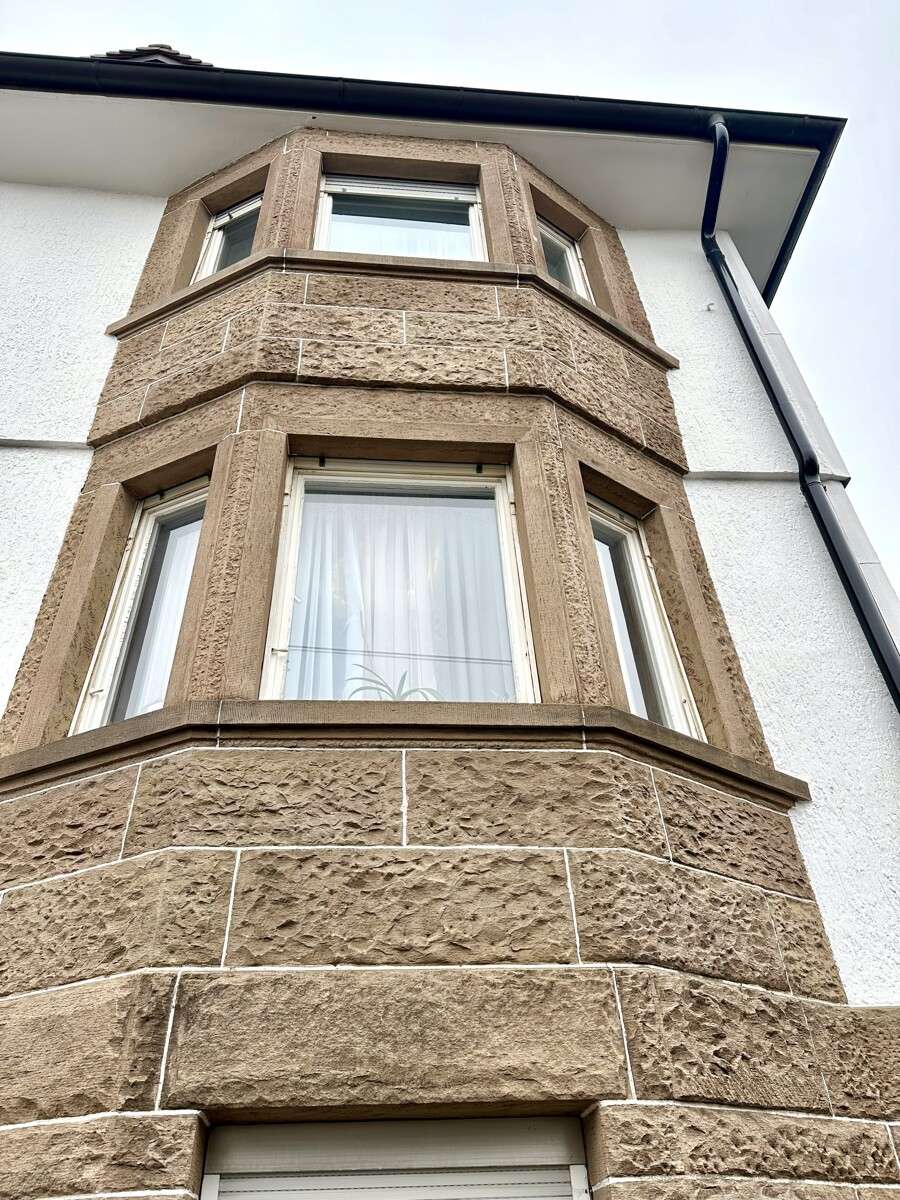 Elegante Sandsteinakzente Mehrfamilienhaus M�hlacker