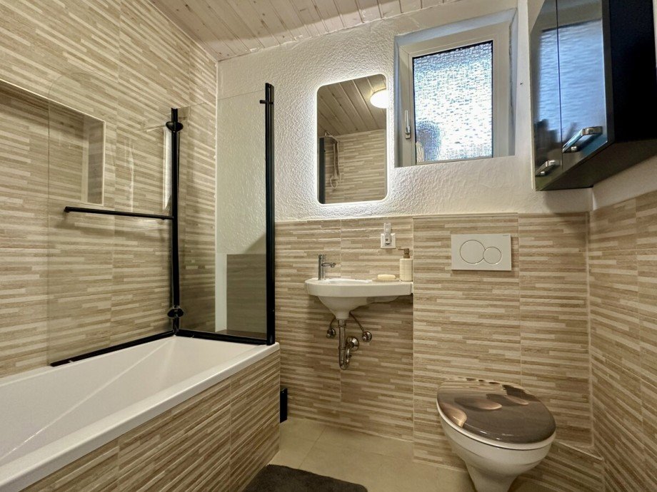 Badezimmer OG Mehrfamilienhaus M�hlacker