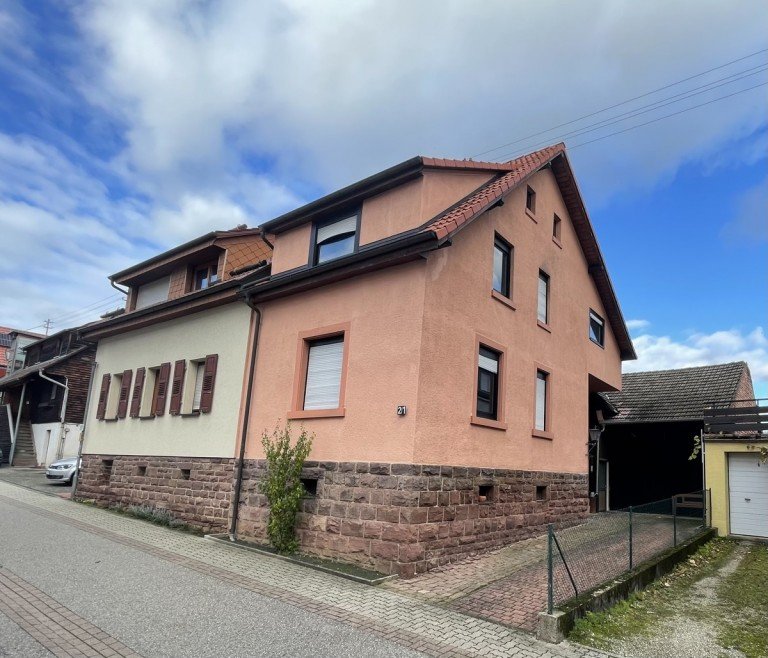 Hausansicht Karlsbad Doppelhaush�lfte Heimwerkliebhaber aufgepasst! Historisches Einfamilienhaus in Karlsbad.