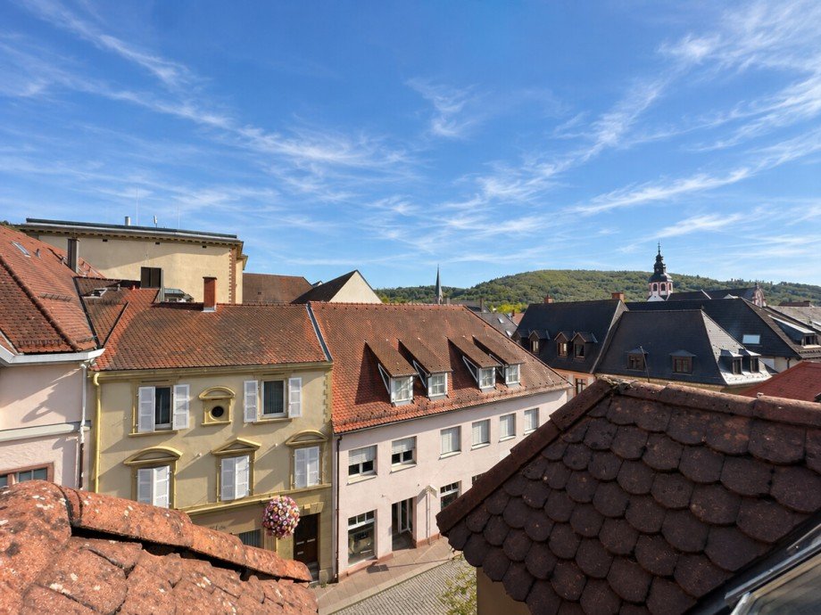 (KI bearbeitet) Ausblick Richtung Kronenstra�e Wohn- / Gesch�ftshaus Ettlingen