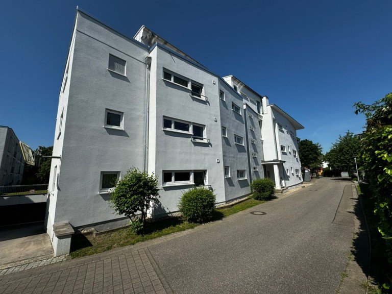 Frontansicht Ettlingen Etagenwohnung Tolle Erdgeschosswohnung mit Terrasse, Garten und Tiefgaragenstellplatz