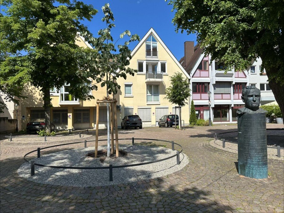Stellplatz: Fahrzeug ganz rechts im Bild Maisonettewohnung Ettlingen