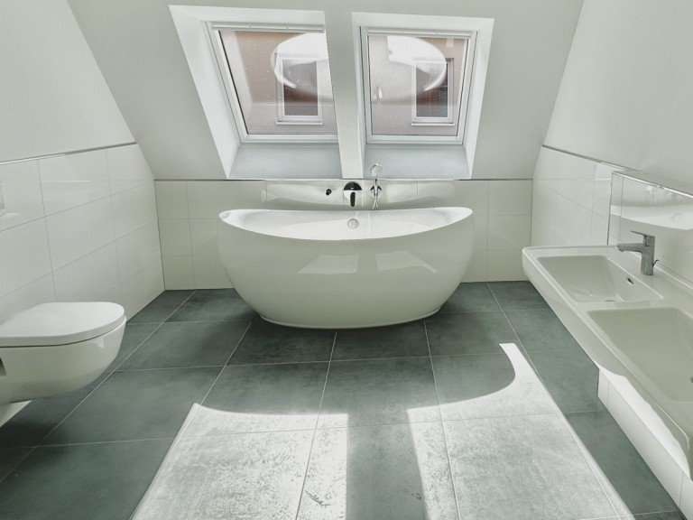 Badezimmer Kieselbronn - Kieselbronn Dachgeschosswohnung Neubau Erstbezug ! Exklusive Dachgeschosswohnung mit zwei Loggien