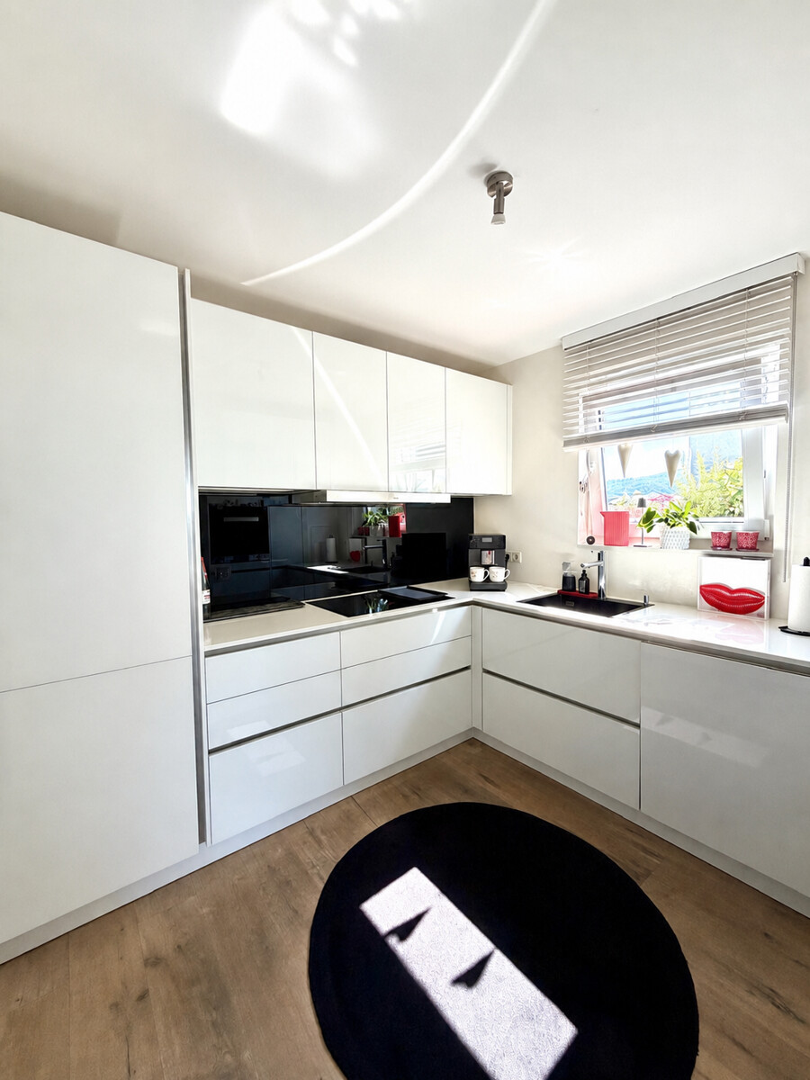 Hochwertige Disignerk�che mit Glasfront (KI-Visualisierung) Penthousewohnung Ettlingen