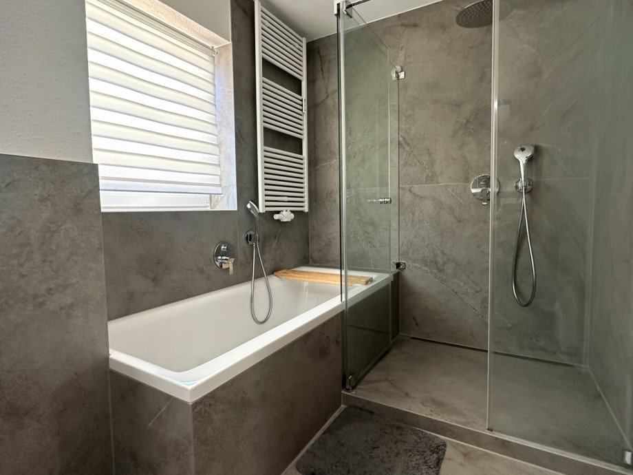 Bad mit Dusche und Badewanne Etagenwohnung Malsch