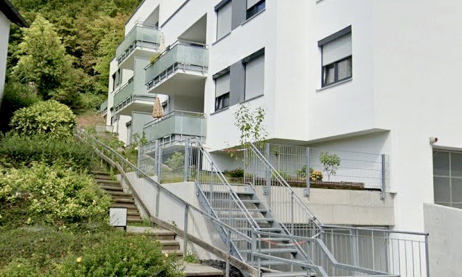 Seitliche Hausansicht Erdgeschosswohnung Schorndorf