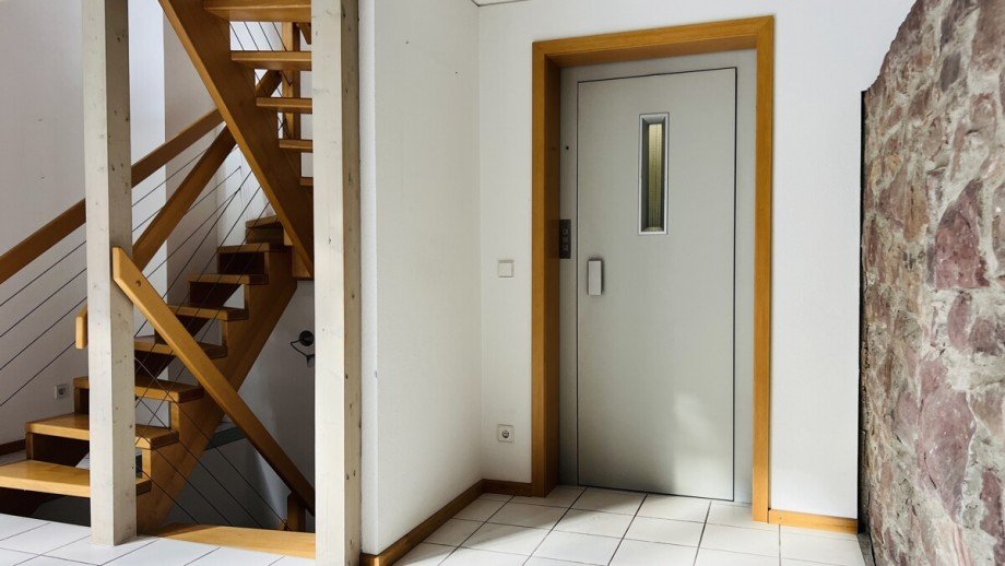 Haus 2, Treppe + Aufzug in alle Etagen Mehrfamilienhaus Ettlingen