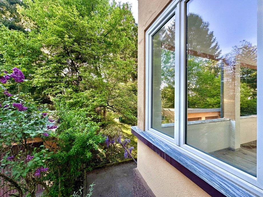 Blick vom Schlafzimmer auf die Loggia Erdgeschosswohnung Karlsruhe / Weiherfeld-Dammerstock