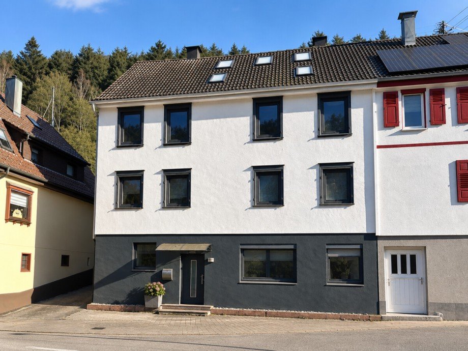 KI bearbeitet Maisonettewohnung H�fen an der Enz