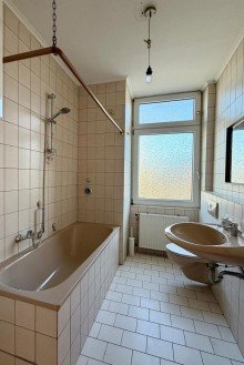 Badezimmer Altbaucharme trifft Stadtleben - 3-Zimmerwohnung in begehrter Karlsruher Lage