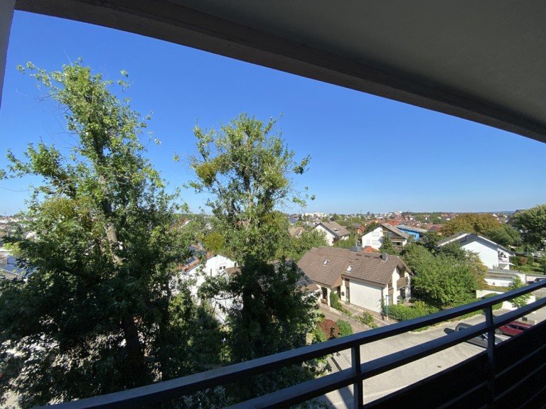 Balkonaussicht Waldbronn Etagenwohnung Leerstehendes 1-Raum Apartment mit Balkon in Waldbronn