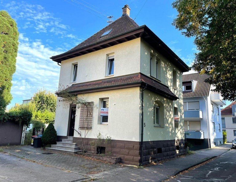 Au�enansicht Karlsruhe / R�ppurr Einfamilienhaus Wohngl�ck in R�ppurr - Charmantes Haus mit gro�em Potenzial!