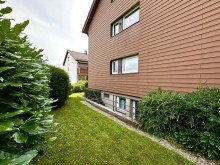 Seitliche Hausansicht Attraktives Mehrfamilienhaus in Pforzheim-B�chenbronn -
solide Investition mit Entwicklungspotenzial