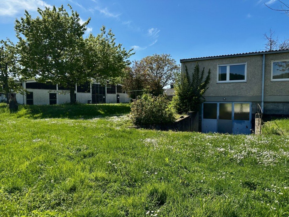 Ansicht auf Wohnhaus & Halle Haus Ettlingen
