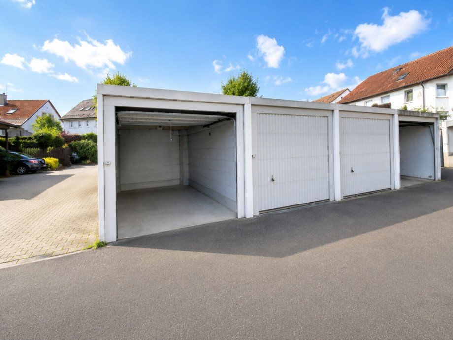 Garage links inklusive Reihenendhaus Baden-Baden
