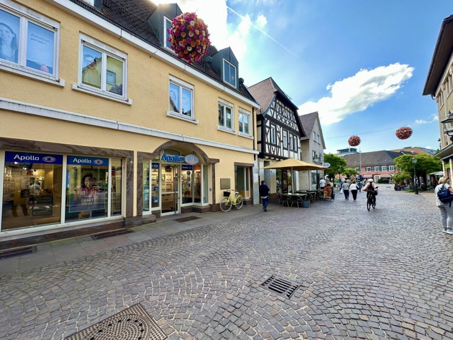 Hausansicht und Hauseingang Maisonettewohnung Ettlingen