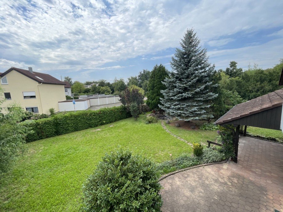 Gartenblick vom S�dbalkon Einfamilienhaus Ettlingen / Bruchhausen