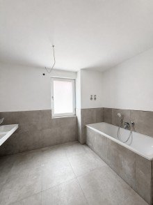 Badezimmer Hochwertige 4-Zimmer-Neubauwohnung im Obergeschoss - modern, hell und gro�z�gig