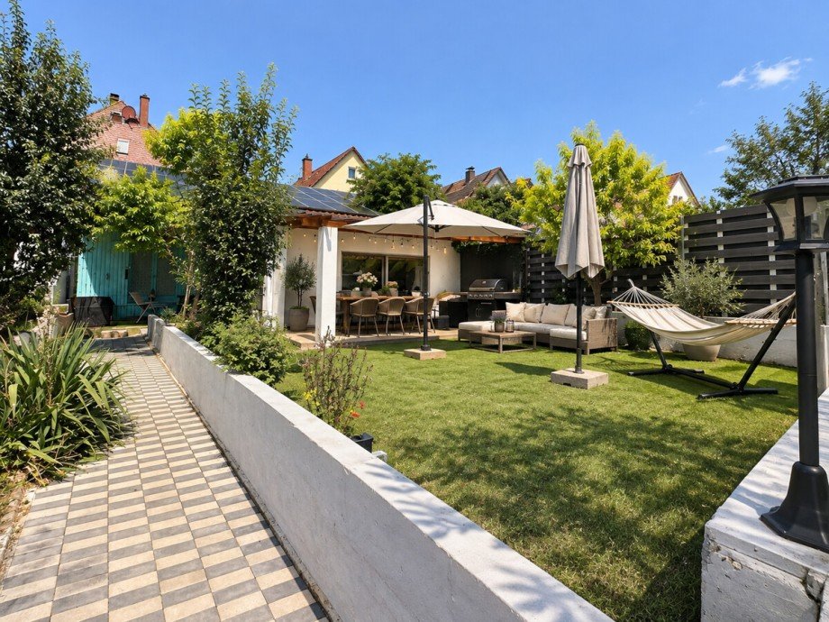 KI m�bliert Mehrfamilienhaus M�hlacker