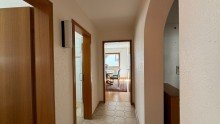 EG-Flur Wohlf�hlatmosph�re im 2-Familienhaus mit gro�em Grundst�ck.