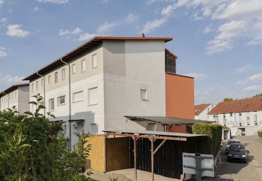Ansicht des Hauses mit angrenzendem Carport Reihenendhaus Baden-Baden