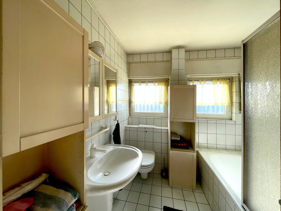 Bad DG Einfamilienhaus Ettlingen-Sch�llbronn