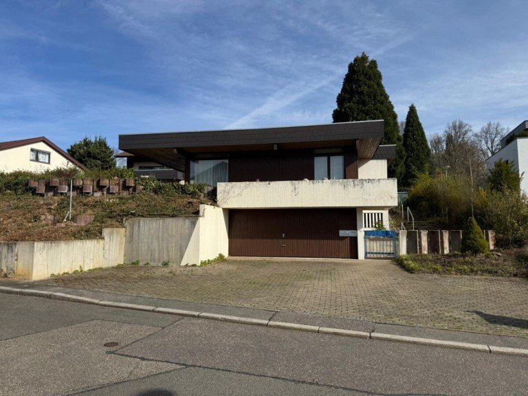 Ansicht vorne Pforzheim - Arlinger Einfamilienhaus Tolles Einfamilienhaus mit genehmigtem Umbau zur Luxusimmobilie in Bestlage !