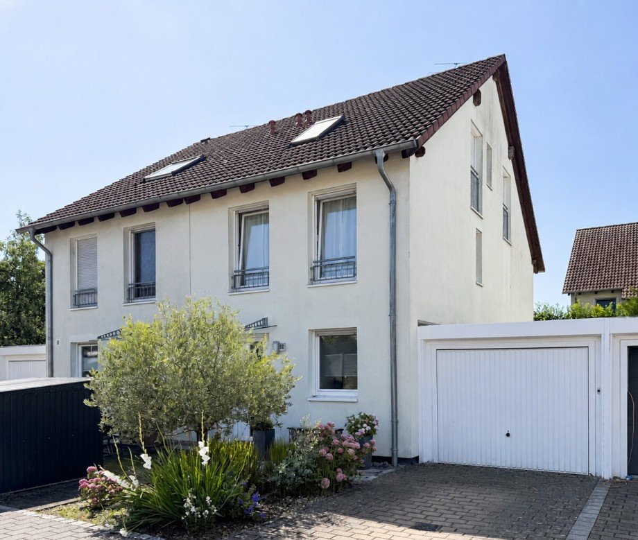 Vorderansicht Doppelhaush�lfte Durmersheim