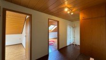 Flur DG Wohlf�hlatmosph�re im 2-Familienhaus mit gro�em Grundst�ck.