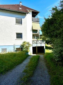 Seitenansicht Attraktive Erdgeschosswohnung mit �berdachter Terrasse 
und eigenem Garten.