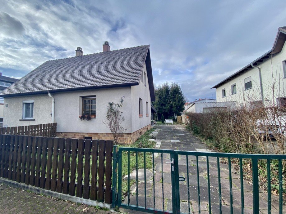 Hausansicht Front Doppelhaush�lfte Ettlingen