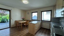 EG-K�che (EBK im Kaufpreis enthalten) Wohlf�hlatmosph�re im 2-Familienhaus mit gro�em Grundst�ck.