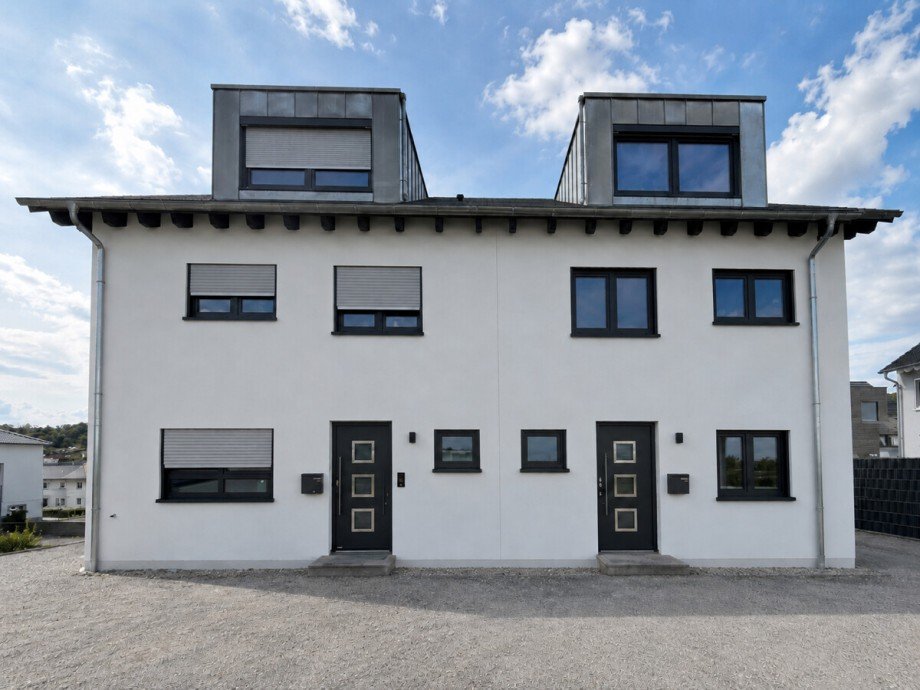 KI bearbeitet Doppelhaush�lfte Pfinztal / S�llingen