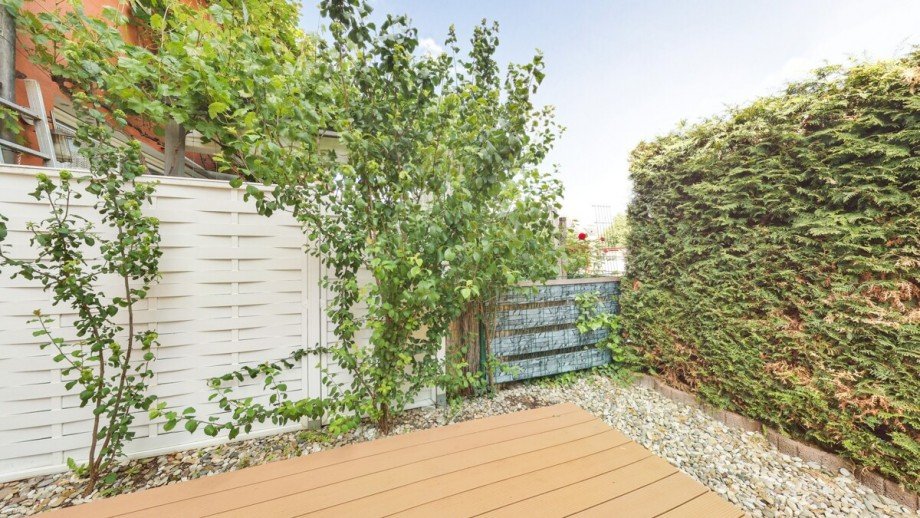Die zweite Terrasse bietet - ebenso wie die �brigen Au�enbereiche - uneinsehbare Privatsph�re Reihenendhaus Baden-Baden