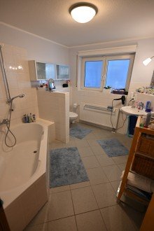 Badezimmer im UG Gro�z�gige Doppelhaush�lfte in gefragter Lage