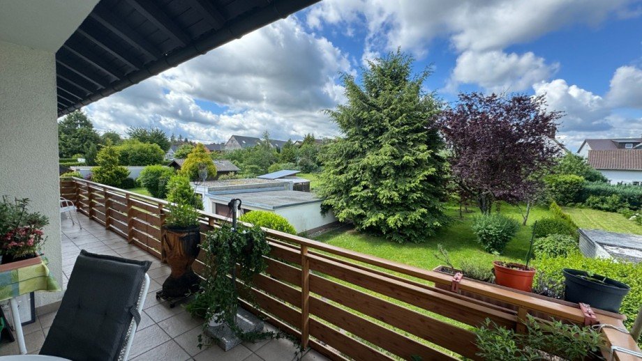 Blick von OG-Balkon Zweifamilienhaus Karlsbad-Spielberg