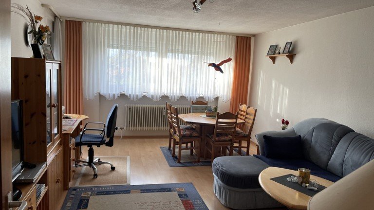 Helles Wohnzimmer Ettlingen-West Etagenwohnung Sehr gutes Angebot in Ettlingen - Ortsteil West - ETW mit 2,5 Zimmer