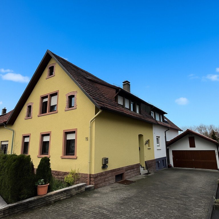 Au�enansicht Waldbronn / Reichenbach - Reichenbach Doppelhaush�lfte Modernisierungsbed�rftige Doppelhaush�lfte mit viel Potenzial in Waldbronn-Reichenbach.