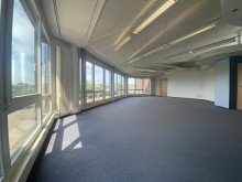 Konferenzraum 1 Hier k�nnten Sie arbeiten! Lichtdurchflutete B�rofl�che zentral 
am Waldbronner Rathausmarkt gelegen